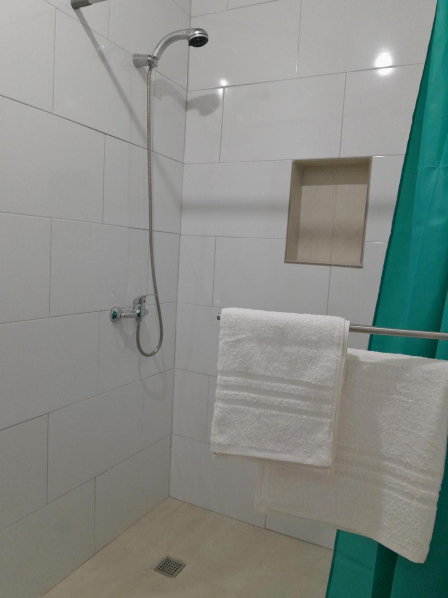סליאמה Limestone Sun Suites חדר תמונה
