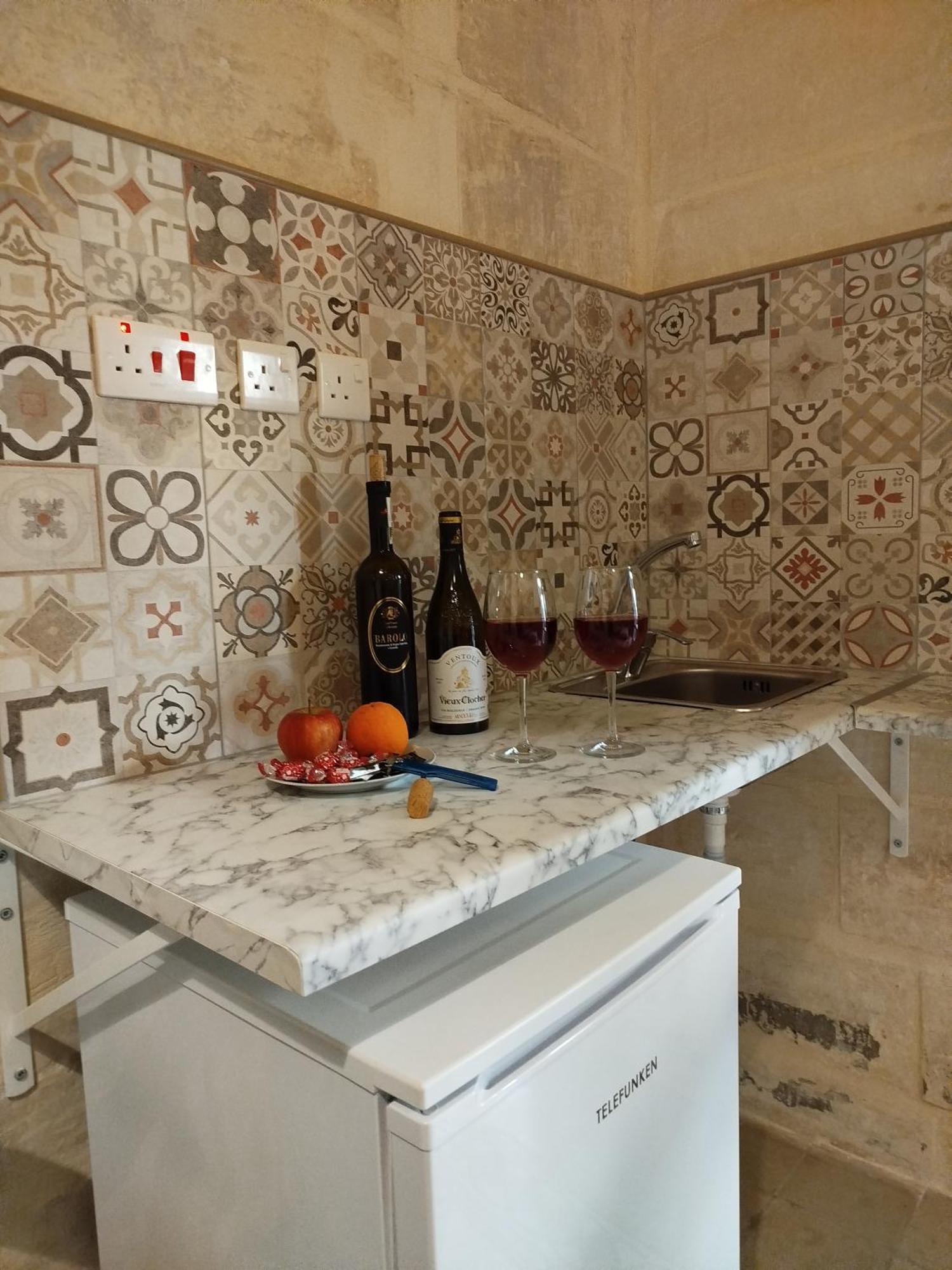 סליאמה Limestone Sun Suites חדר תמונה