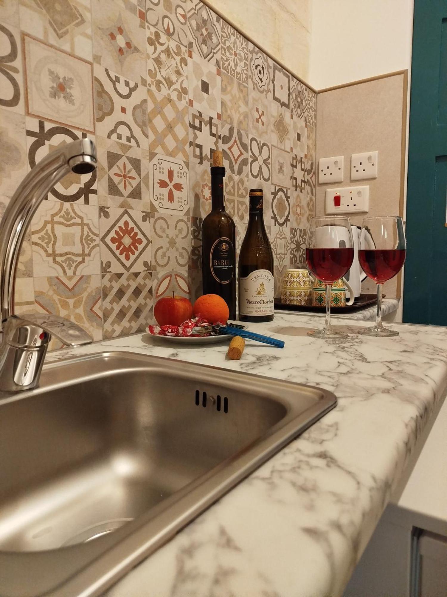 סליאמה Limestone Sun Suites מראה חיצוני תמונה