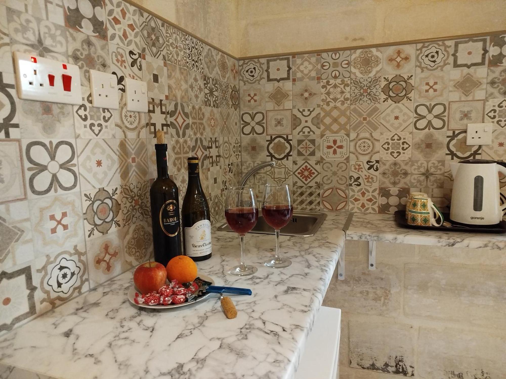 סליאמה Limestone Sun Suites מראה חיצוני תמונה