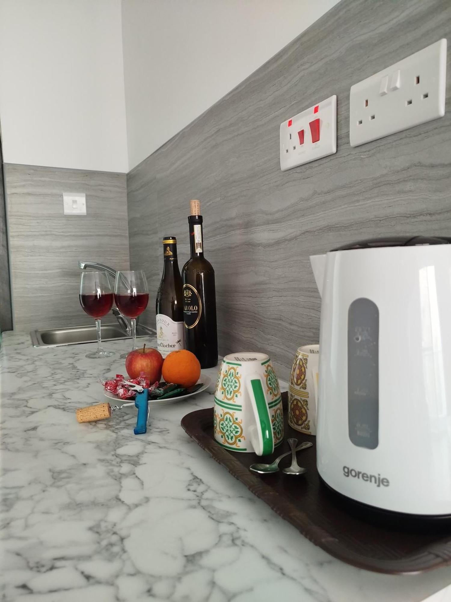 סליאמה Limestone Sun Suites מראה חיצוני תמונה